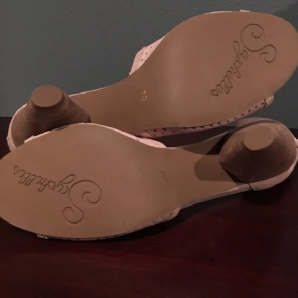 NWOB Seychelles Suede Sandals - NEVER WORN!! - Picture 3 of 4